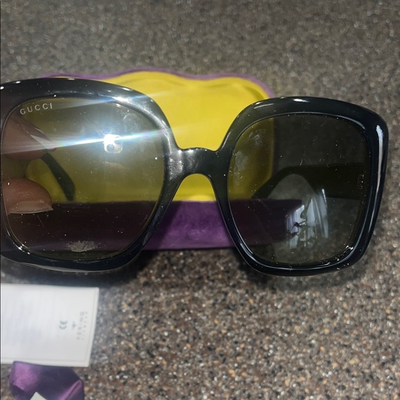 Gucci Women's Black Sunglasses - Picture 4 of 9